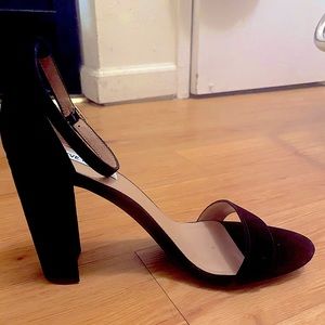 All black sued heels Steve Madden (brand new)